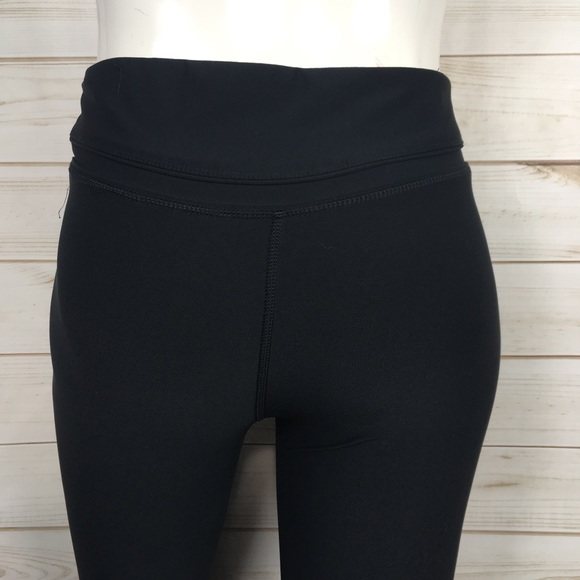 Nike Dri Fit Black Crops - Picture 6 of 8